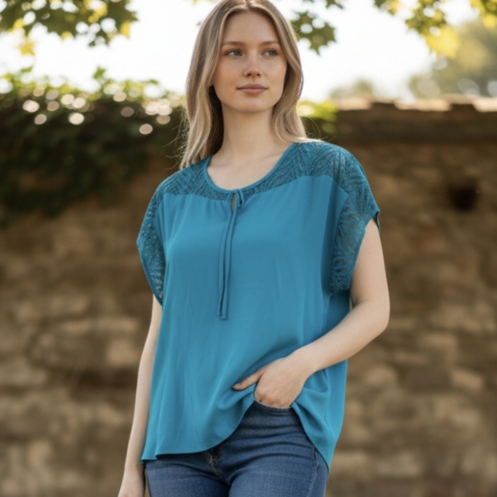 NWT Kim Rogers Blue Summer Top. Large.